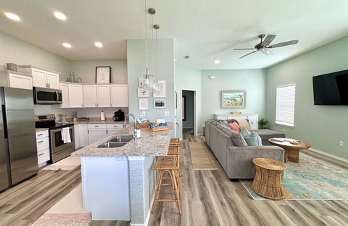 Rockport Cabaña | Poolside Paradise w/King Suite - Beach and Boat Ramps Just a Few Minutes Away
