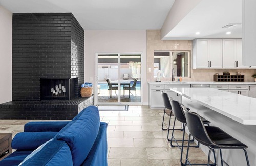 Villa De Paz Casa | Poolside Patio | Close to Westgate | Dog Friendly