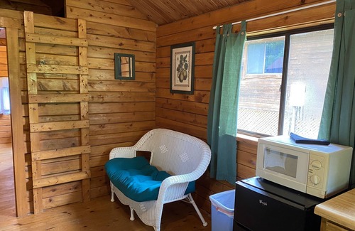 Salisbury Cabina | Poolside Rustic Cabin- Cabin 4