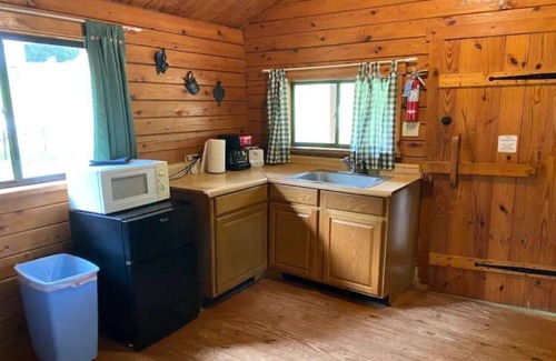 Salisbury Cabina | Poolside Rustic Cabin with Amazing Views-Cabin 5