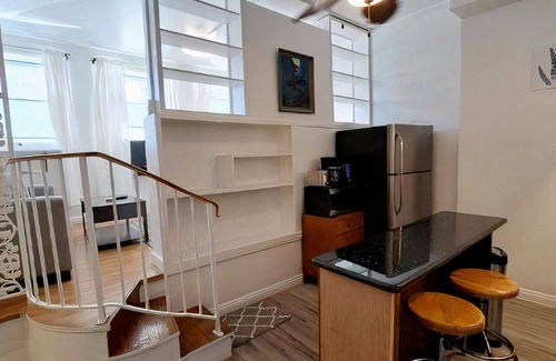 Waikiki Apartamento | Poolside Waikiki Retreat w/ AC, surfboard storage, walking distance to beach!