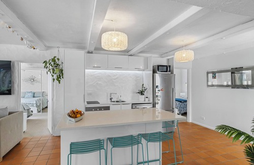 Orewa Cabaña | Poolside Waterfront - Orewa Oceanside Villa