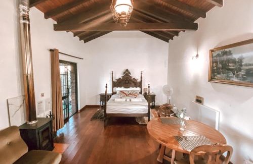 Mocarria Cabina | Poolside Wooden House