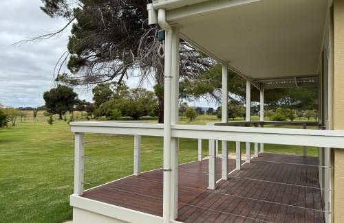 Warrow Cama Y Desayuno | Poona Farm Estate - The Cottage