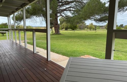 Warrow Cama Y Desayuno | Poona Farm Estate - The Cottage