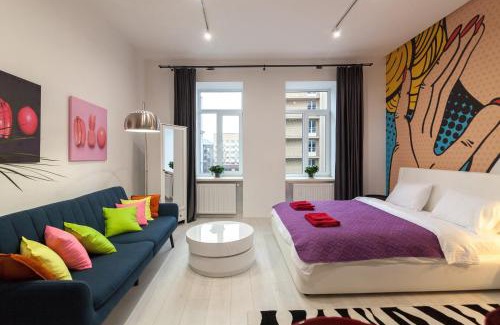 Lviv City Center Apartamento | POP ART flat near Opera-Self Check-in & NETFLIX