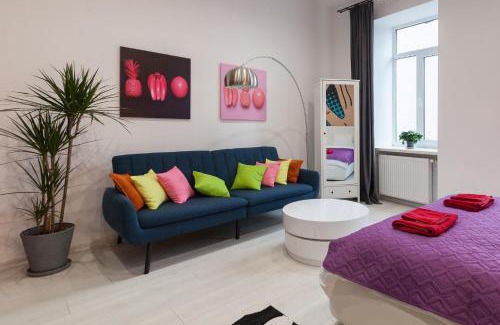 Lviv City Center Apartamento | POP ART flat near Opera-Self Check-in & NETFLIX