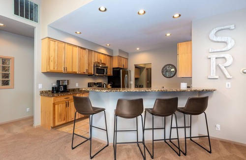 Deer Park Casa | POPL15-Contemporary Sunriver Getaway | AC, Hot Tub