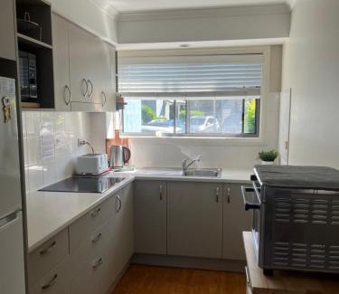 Cams Wharf Apartamento | Poppies Lakeview Terrace - 2 Bedroom