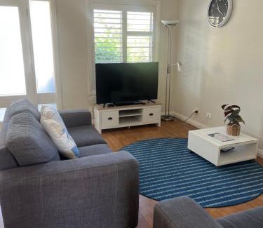 Cams Wharf Apartamento | Poppies Lakeview Terrace - 2 Bedroom