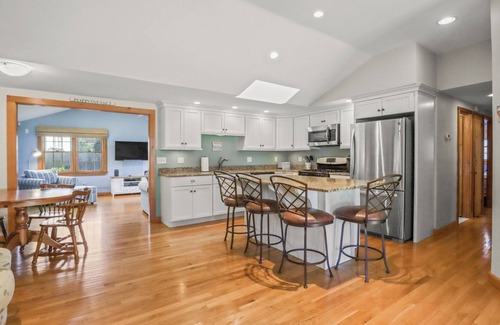 Popponesset Casa | Popponesset-New rental-3 Bedrooms, close to beaches, A/C and so much more.