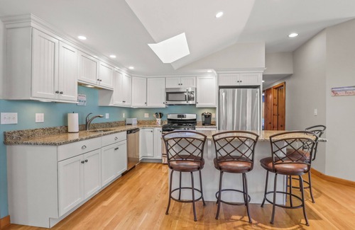 Popponesset Casa | Popponesset-New rental-3 Bedrooms, close to beaches, A/C and so much more.