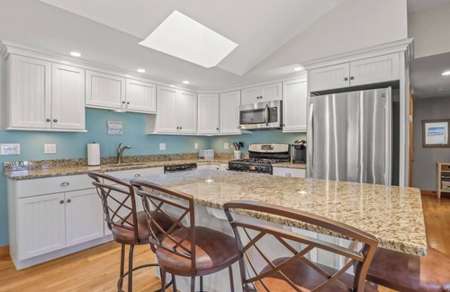 Popponesset Casa | Popponesset-New rental-3 Bedrooms, close to beaches, A/C and so much more.