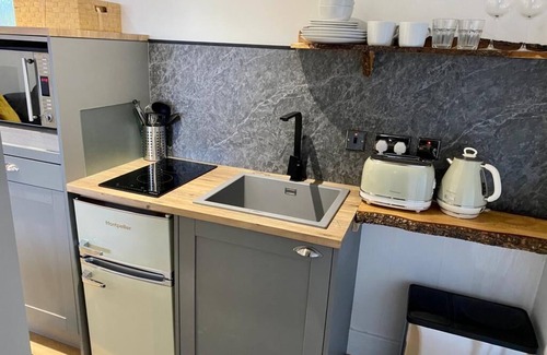 Falkirk Chalet De Esquí | Poppy's Place Luxury Tiny Home With Secluded Patio, Hot Tub