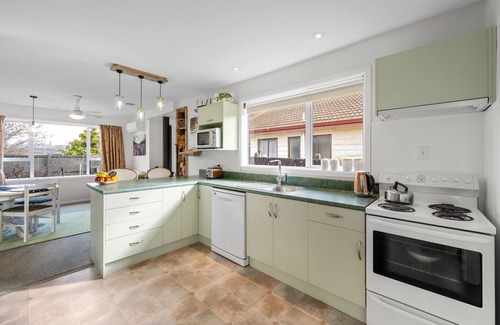 Omarama Casa | Pops Place - Omarama Holiday Home
