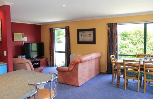 Hanmer Springs Casa | Popular Family and Pet friendly Modern Cosy Bach WiFi
