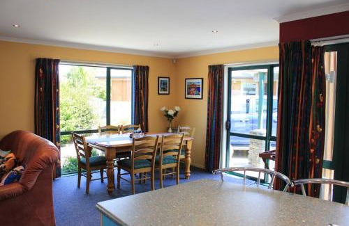 Hanmer Springs Casa | Popular Family and Pet friendly Modern Cosy Bach WiFi