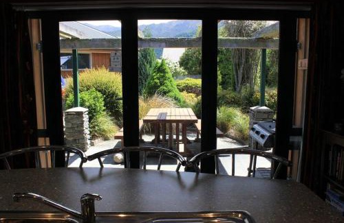 Hanmer Springs Casa | Popular Family and Pet friendly Modern Cosy Bach WiFi