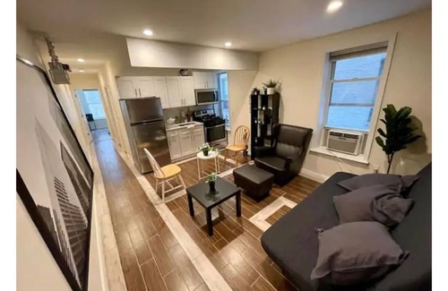Hunters Point Apartamento | Popular L.I.C Apartment - 1 stop from Manhattan