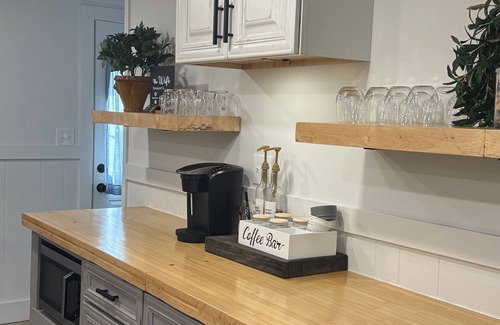 Gypsum Casa | Port Clinton 3BR Retreat A/C, Dining In & Out, Near Cedar Point & Islands