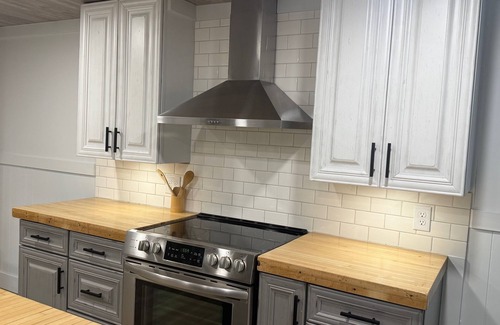 Gypsum Casa | Port Clinton 3BR Retreat A/C, Dining In & Out, Near Cedar Point & Islands