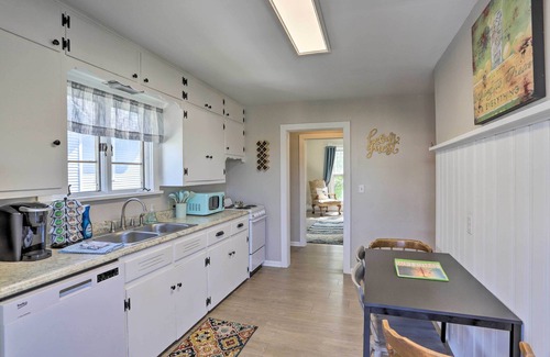Port Clinton Casa | Port Clinton Getaway - Walk to Beach & Restaurants