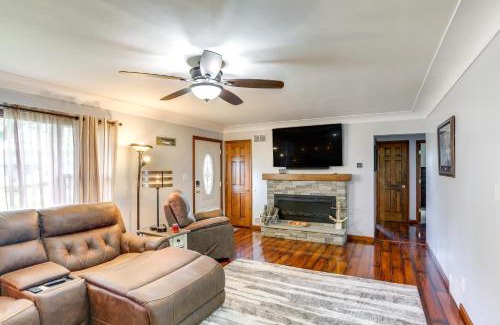 Lacarne Casa | Port Clinton Home Hot Tub, Steps to Portage River