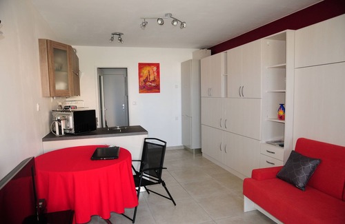 Toulon - Hyeres Apartamento | Port d'Hyères, estudio renovado, 3 personas, terraza, vista al mar, a 200 metros de la playa
