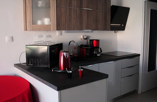 Toulon - Hyeres Apartamento | Port d'Hyères, estudio renovado, 3 personas, terraza, vista al mar, a 200 metros de la playa