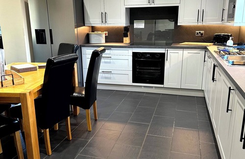 Horton Cabaña | Port Eynon Beach Cottage - short walk to Port Eynon beach and village amenities