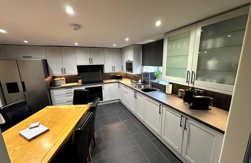 Horton Cabaña | Port Eynon Beach Cottage - short walk to Port Eynon beach and village amenities