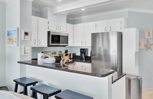 Isle of Palms Condominio | Port O 'Call F203 / Isle of Palms 1BR Condominio frente al mar con comodidades!