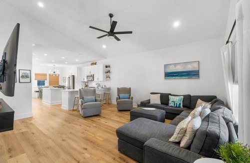 Port St. Joe Casa | Port St Joe Beach House - Pet Friendly, Private Pool, Beach Family Fun, Sleeps 8