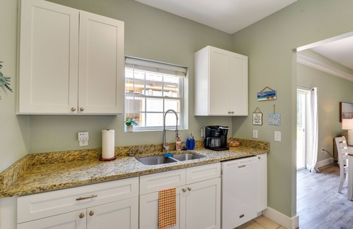 Port St. Joe Casa | Port St Joe Townhome w/ Community Pool + Hot Tub