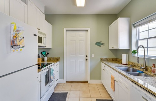 Port St. Joe Casa | Port St Joe Townhome w/ Community Pool + Hot Tub