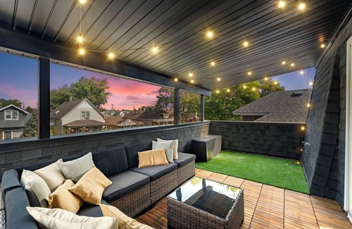 Chicago Casa | Portage Park/Theater/Deck/Game Room/Gym/Arcade