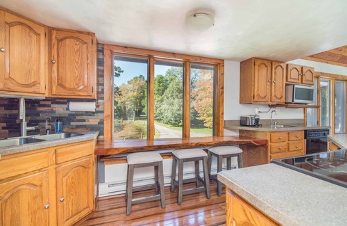 Westfield Casa | Portage Ponds 5 BR/3 Bath close to CHQ, wine trail