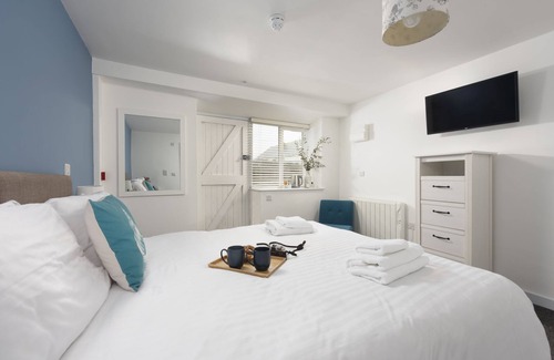 St Just Hotel | Portheras, B&B - a hotel room that sleeps 2 guests in 1 bedroom