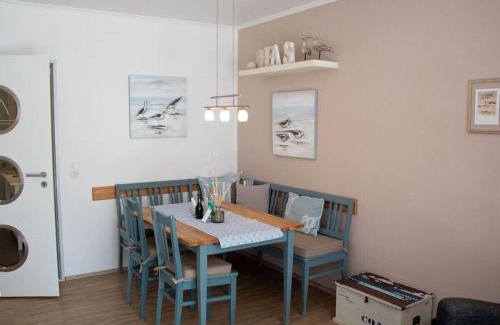 Juist Casa | Porthole in the Seute Deern house