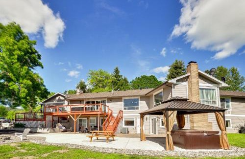 North Plains Casa | Portland Area Group Getaway Hot Tub and Views!