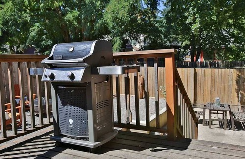 Montavilla Casa | Portland Bungalow Near Shops, restaurants and airport!