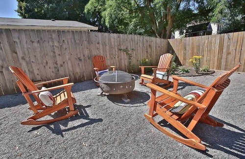 Montavilla Casa | Portland Bungalow Near Shops, restaurants and airport!
