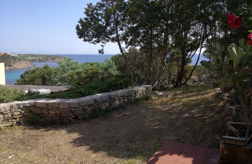 Porto Cervo Apartamento | Porto Cervo, a un paso del mar en una residencia verde con una elegante piscina