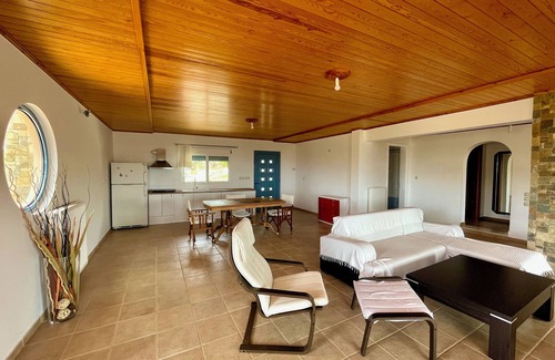 Kilada Casa | Porto Heli Panoramic Seaside Home. Enjoy the sunsets & spacious areas!