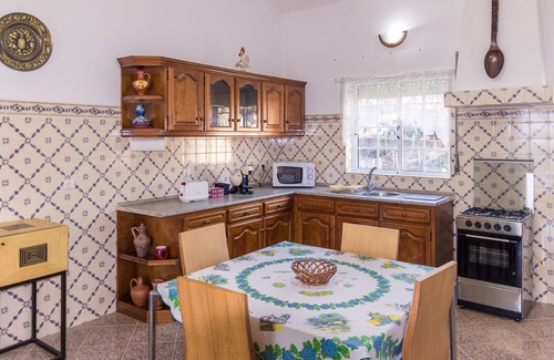 Praia da Vitoria Apartamento | Porto Martins Bay Apartments - Apt B (AL). vacaciones en la playa en la zona de baño.