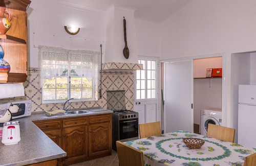 Praia da Vitoria Apartamento | Porto Martins Bay Apartments - Apt B (AL). vacaciones en la playa en la zona de baño.