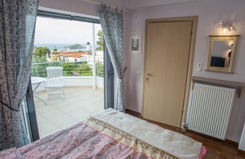 Ormos Agiou Ioannou Casa | Porto Rafti view by Akroploron