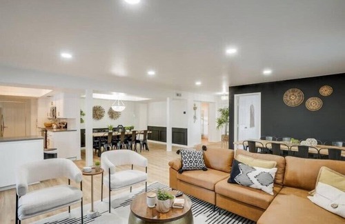 Northwest Dallas Casa | Posh 6BR/3B Home with Pool, Media/Game Room & Hot Tub