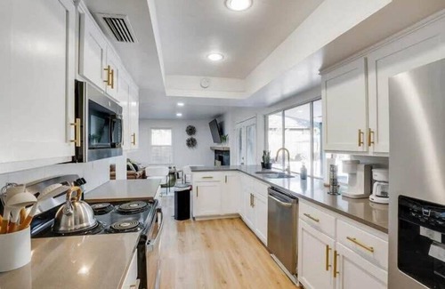 Northwest Dallas Casa | Posh 6BR/3B Home with Pool, Media/Game Room & Hot Tub