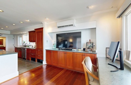 Diamond Head - Kapahulu - St. Louis Casa | Posh, beachfront gingerbread home with 3 lanais- walk to parks, dining, tennis